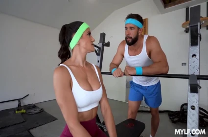 Hướng dẫn cách làm tình của bà chị sexy cho em trai mới lớn
